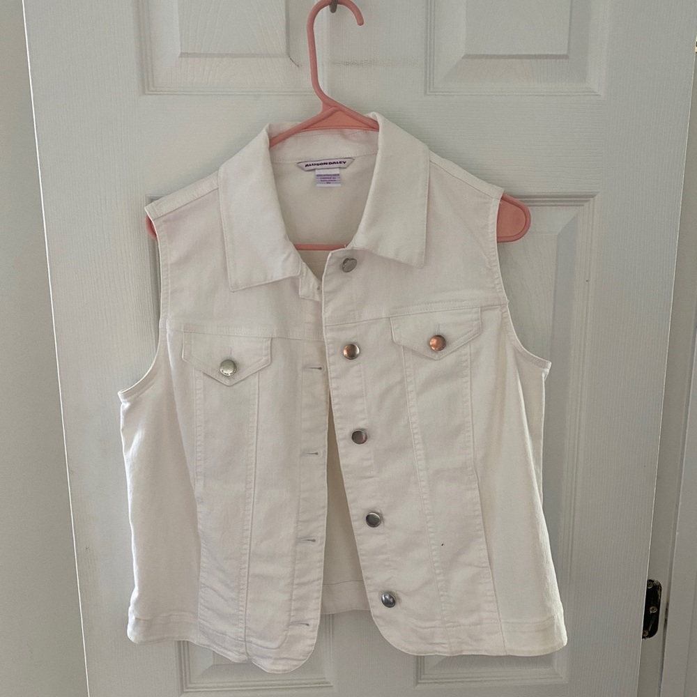 White vest-size 10, never worn